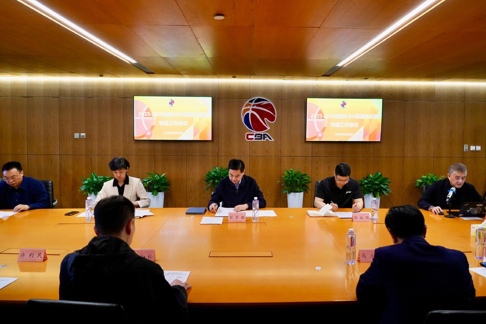 开云官网-CBA季后赛会议！半决赛后安排6至7名外籍裁判，促进球员裁判提升